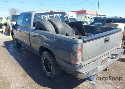 2001 Chevrolet Silverado 1500 Ls z USA, uszkodzony, nr VIN 2GCEK19T111158582